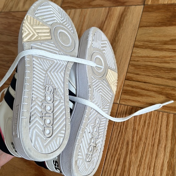 🤍WOMEN'S ADIDAS HOOPS 3.0 MID SNEAKERS - Picture 7 of 8